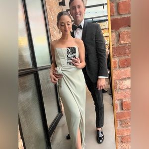 V. chapman Sage Gown